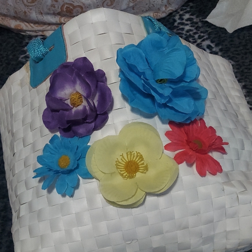 5 For $10 M&M Floral White Woven Tote Bag - Picture 7 of 13